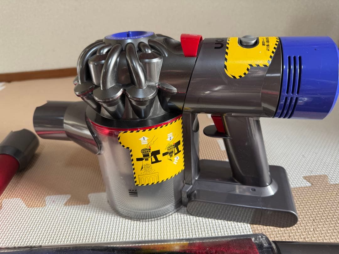 Dyson SV10掃除機 本体と付属品