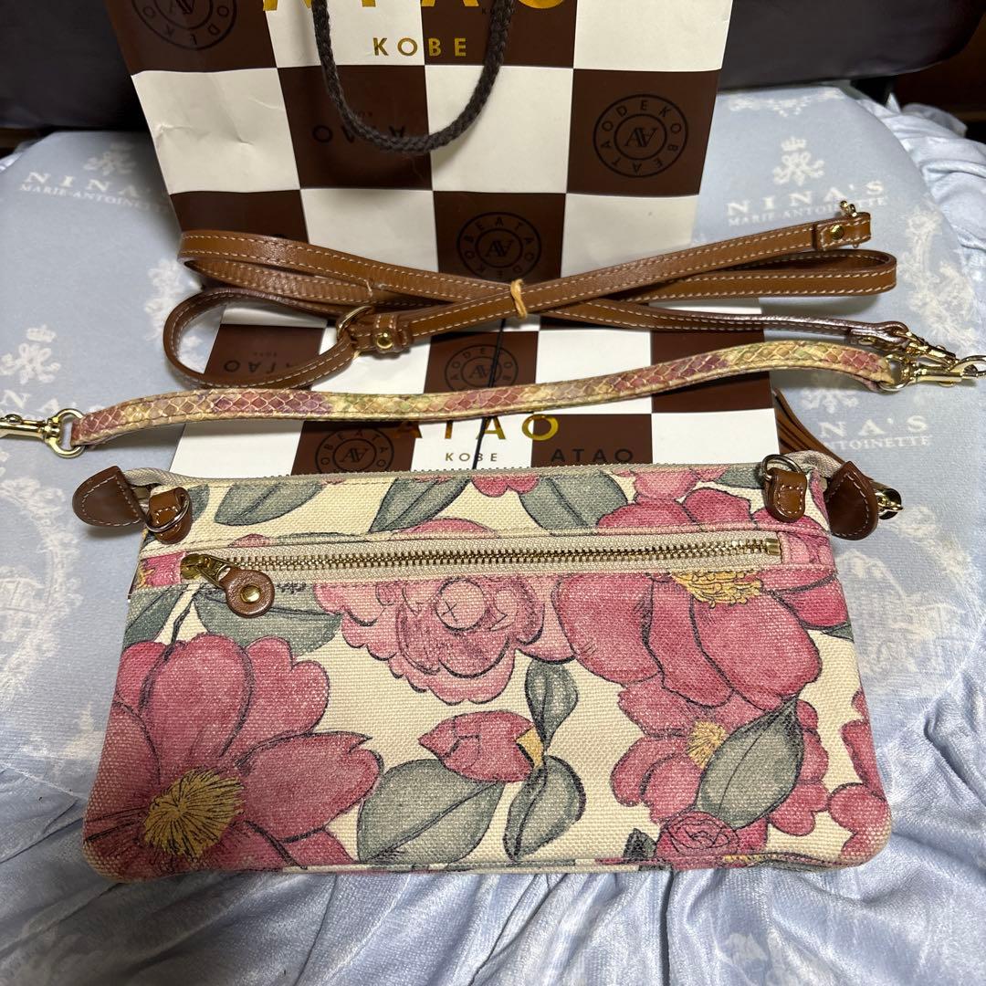 ATAO カメリア柄　ブーブー長財布 ショルダーストラップ、ハンドストラップ付き