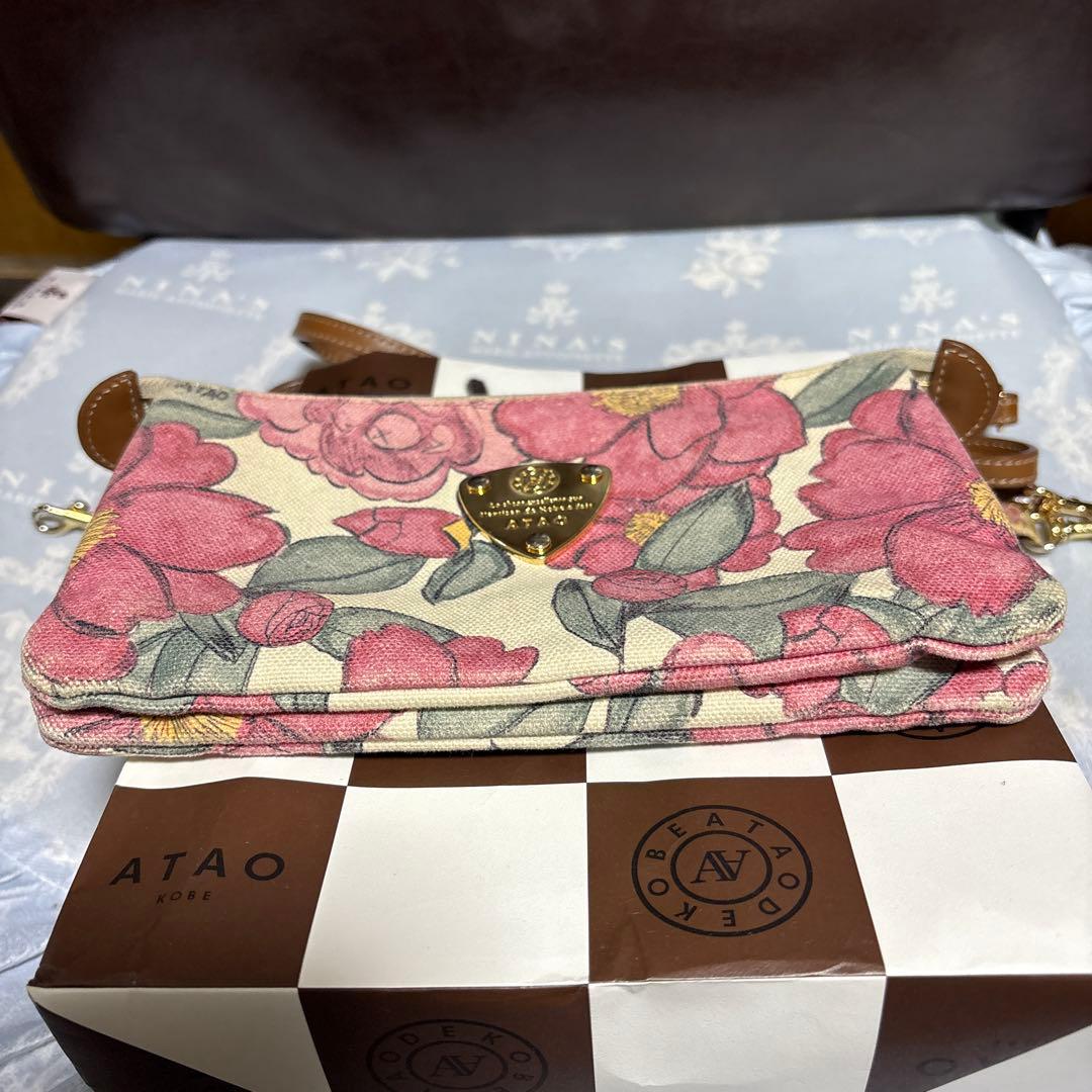 ATAO カメリア柄　ブーブー長財布 ショルダーストラップ、ハンドストラップ付き