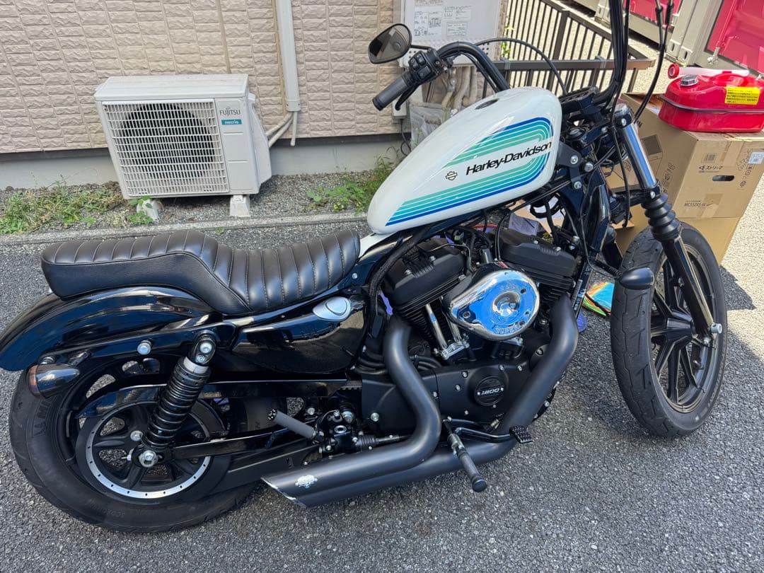 XL1200NSの純正タンク　白