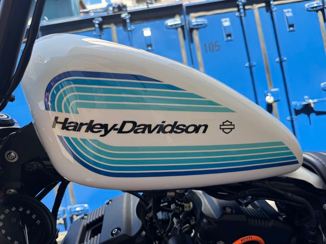 XL1200NSの純正タンク　白