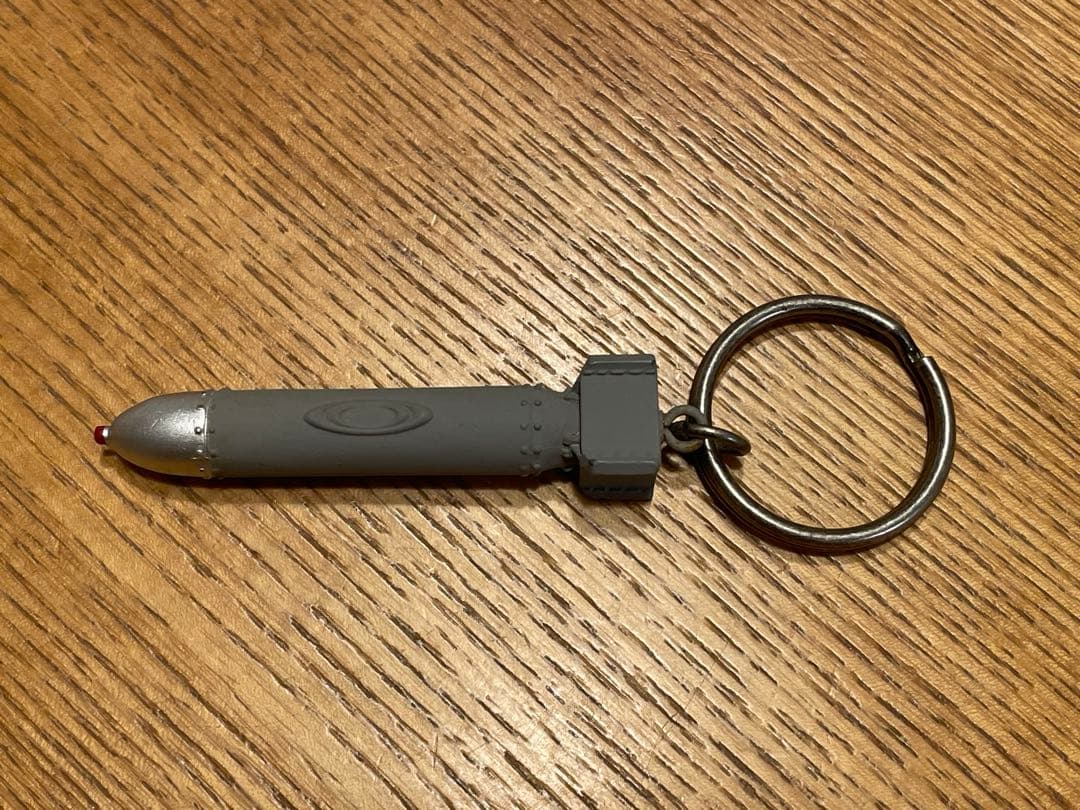 Oakleyオークリー 魚雷形 キーホルダー