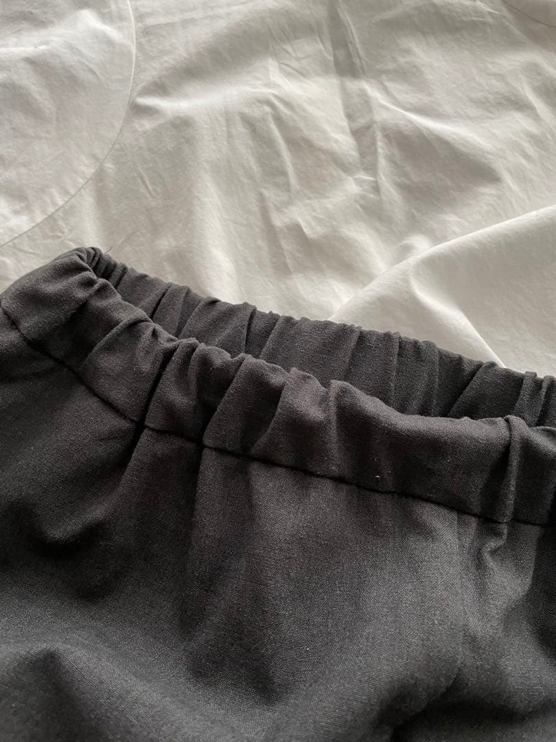 美品　ミズイロインド　チャコールグレー　綺麗目に履けるサルエルパンツ