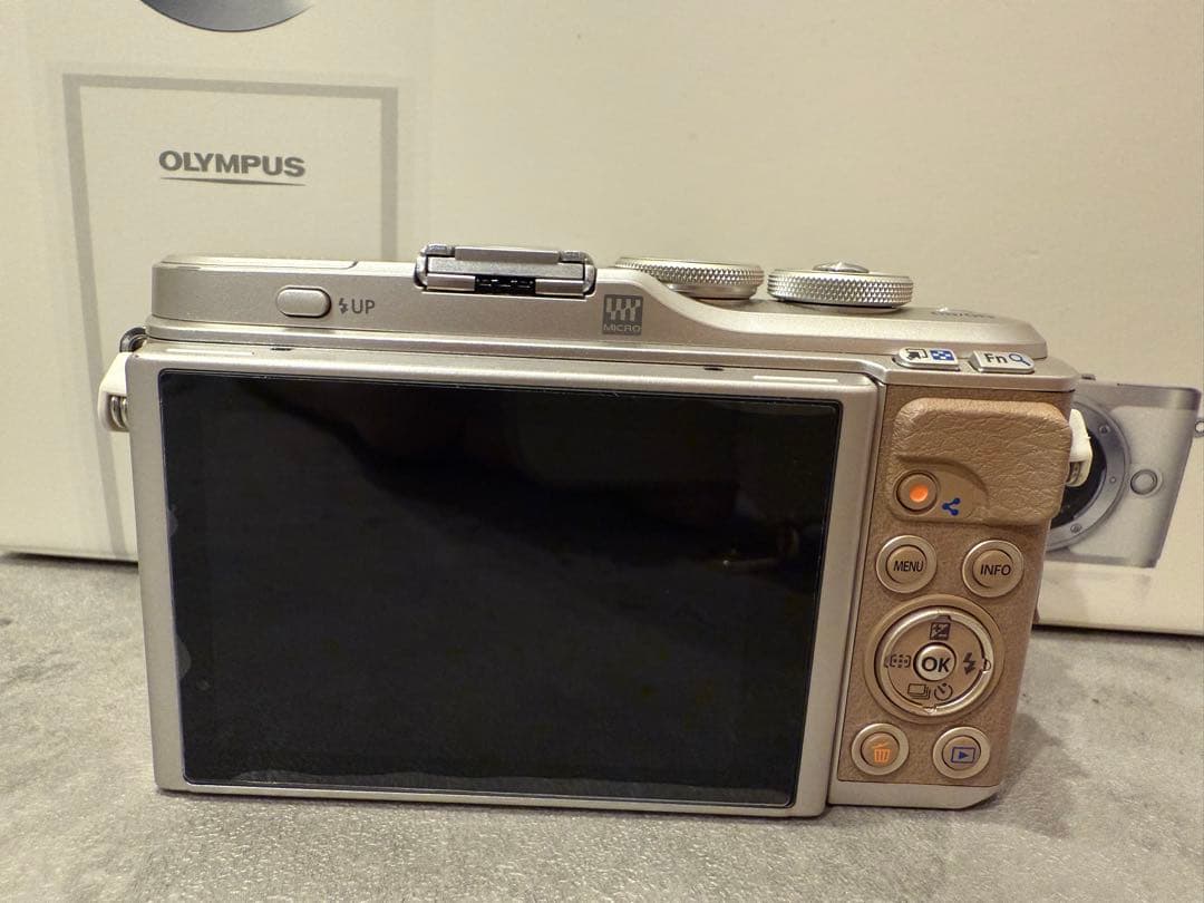 OLYMPUS PEN E-PL10 カメラ