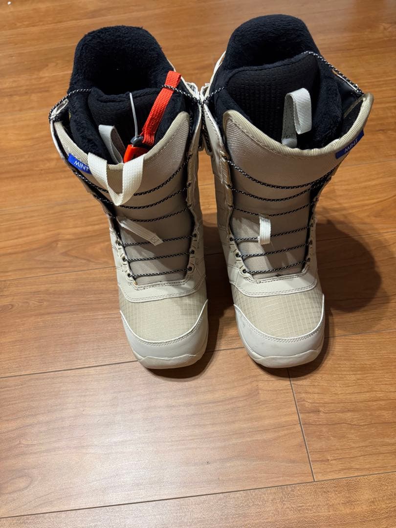 BURTON MINT 女性用スノーボードブーツ 7.5