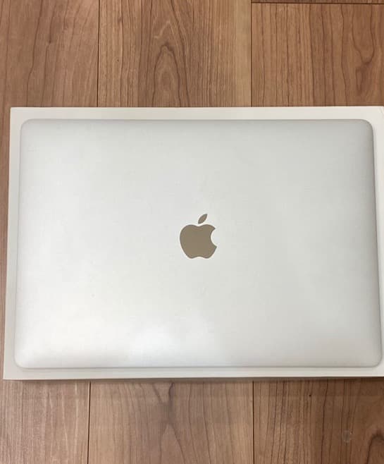 MacBook本体 Macbook Pro i7 16G. 512G