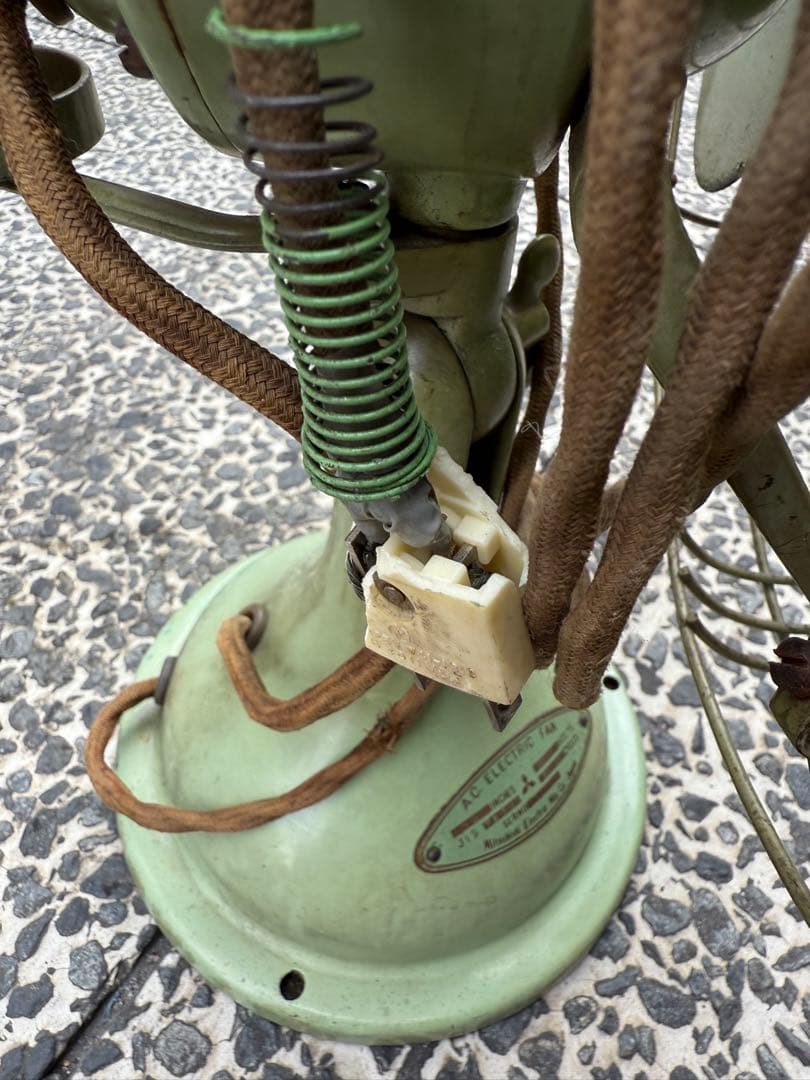 日*1様 三菱電機製の古い レトロ 卓上扇風機 グリーン 3枚羽アンティーク