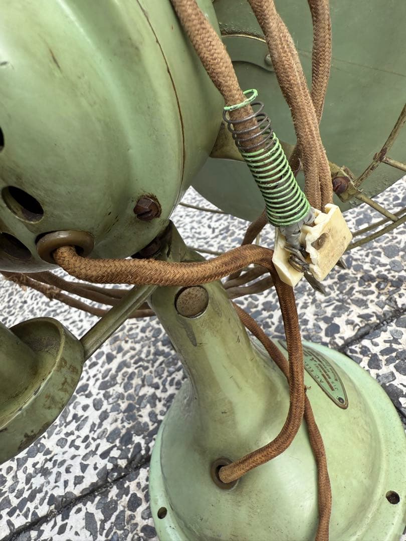 日*1様 三菱電機製の古い レトロ 卓上扇風機 グリーン 3枚羽アンティーク