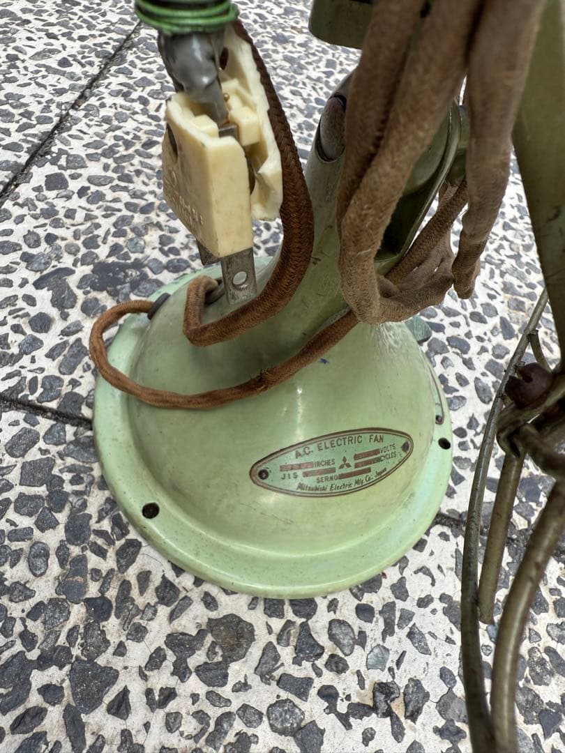 日*1様 三菱電機製の古い レトロ 卓上扇風機 グリーン 3枚羽アンティーク