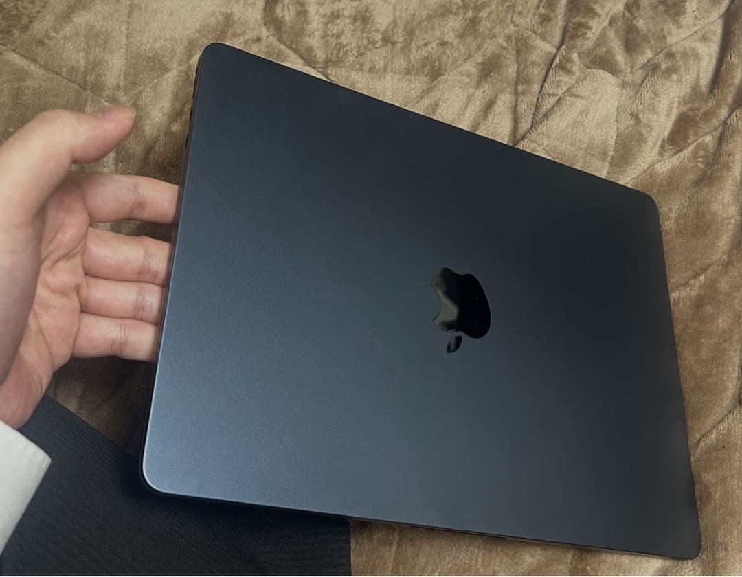 13インチMacBook Air ミッドナイト　M4チップ