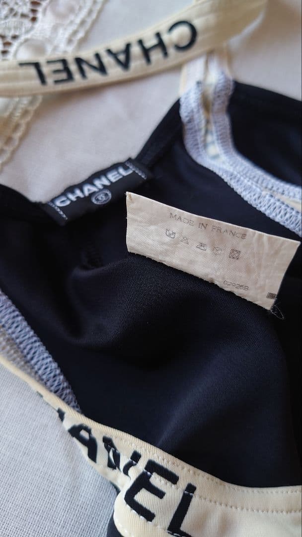 CHANEL ロゴ入りスイムスーツ　ブラック