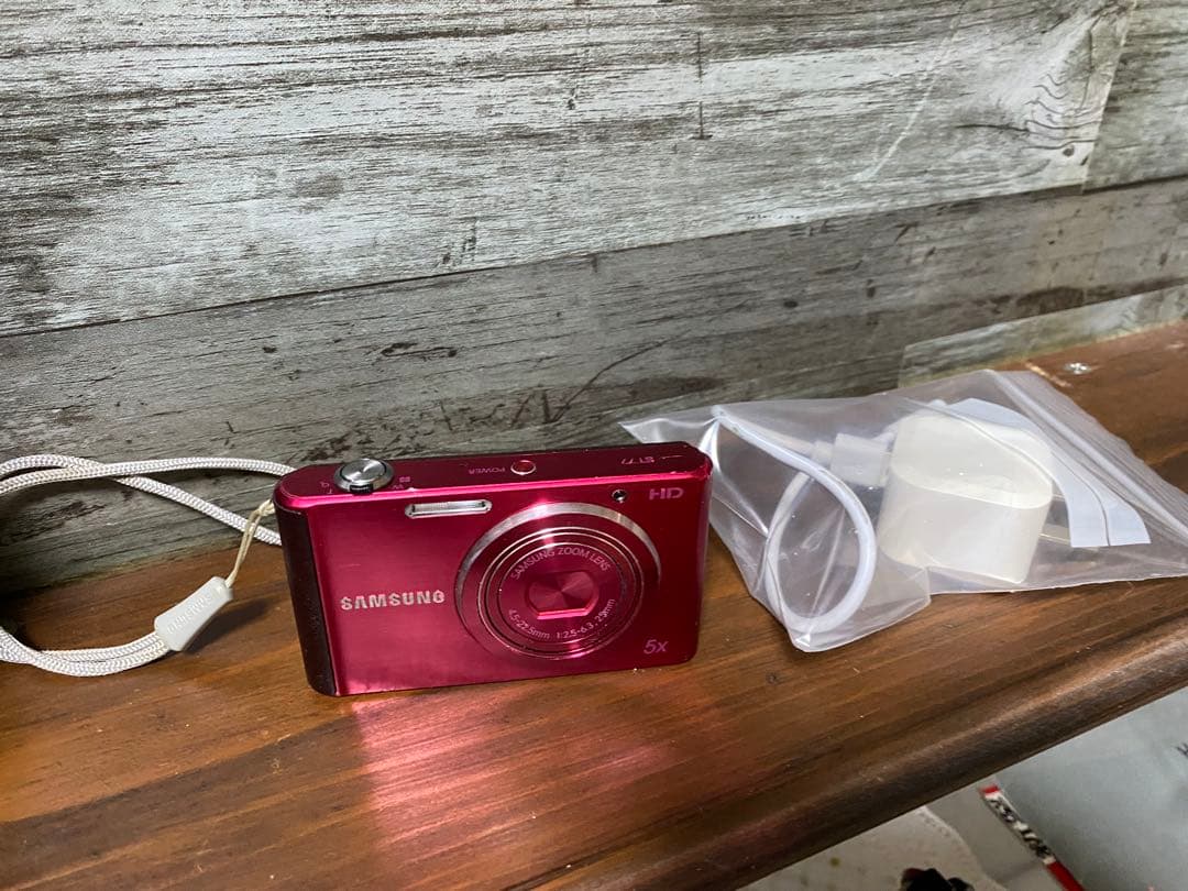 ★大幅値下げ　Samsung ST77 赤 デジタル光学ズ一ムカメラ　美品