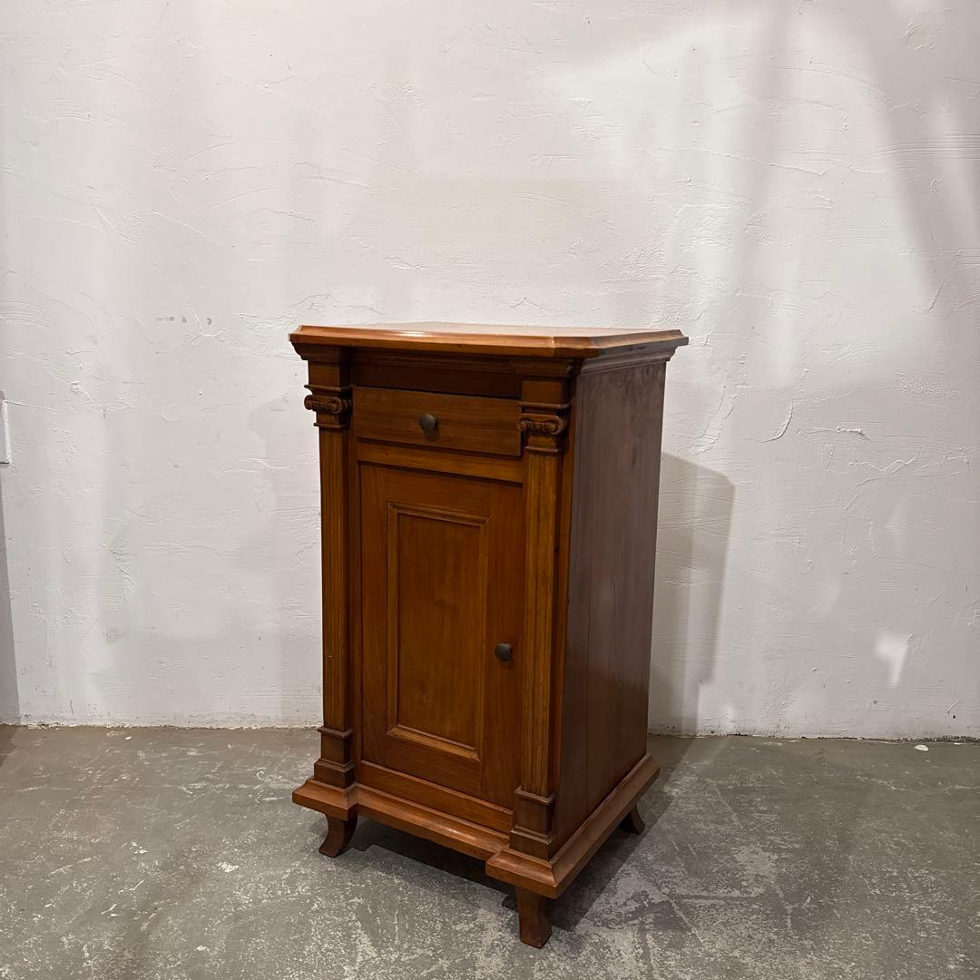 年末年始saleヴィンテージ　木製サイドテーブル　引き出し／扉収納付き