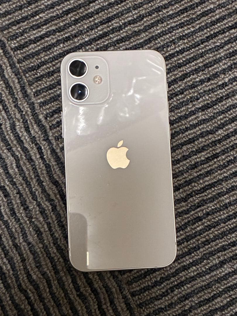 Apple iPhone 12 ホワイト本体