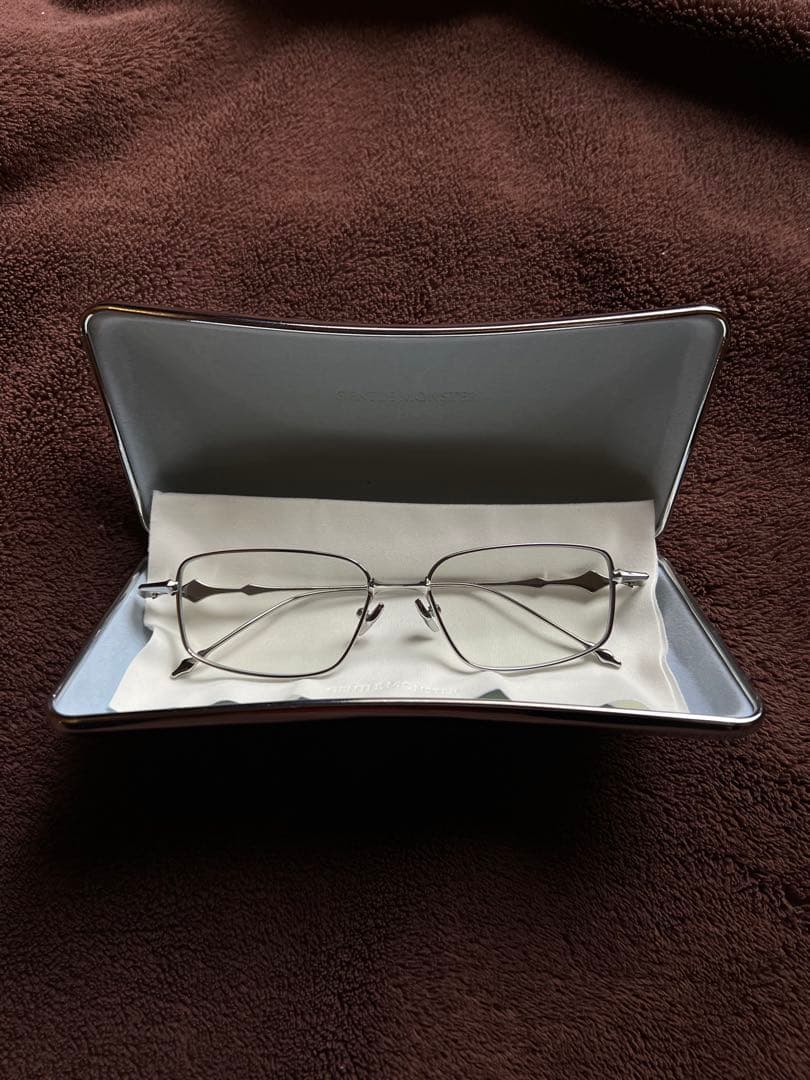 小物 GENTLE MONSTER atomic 02