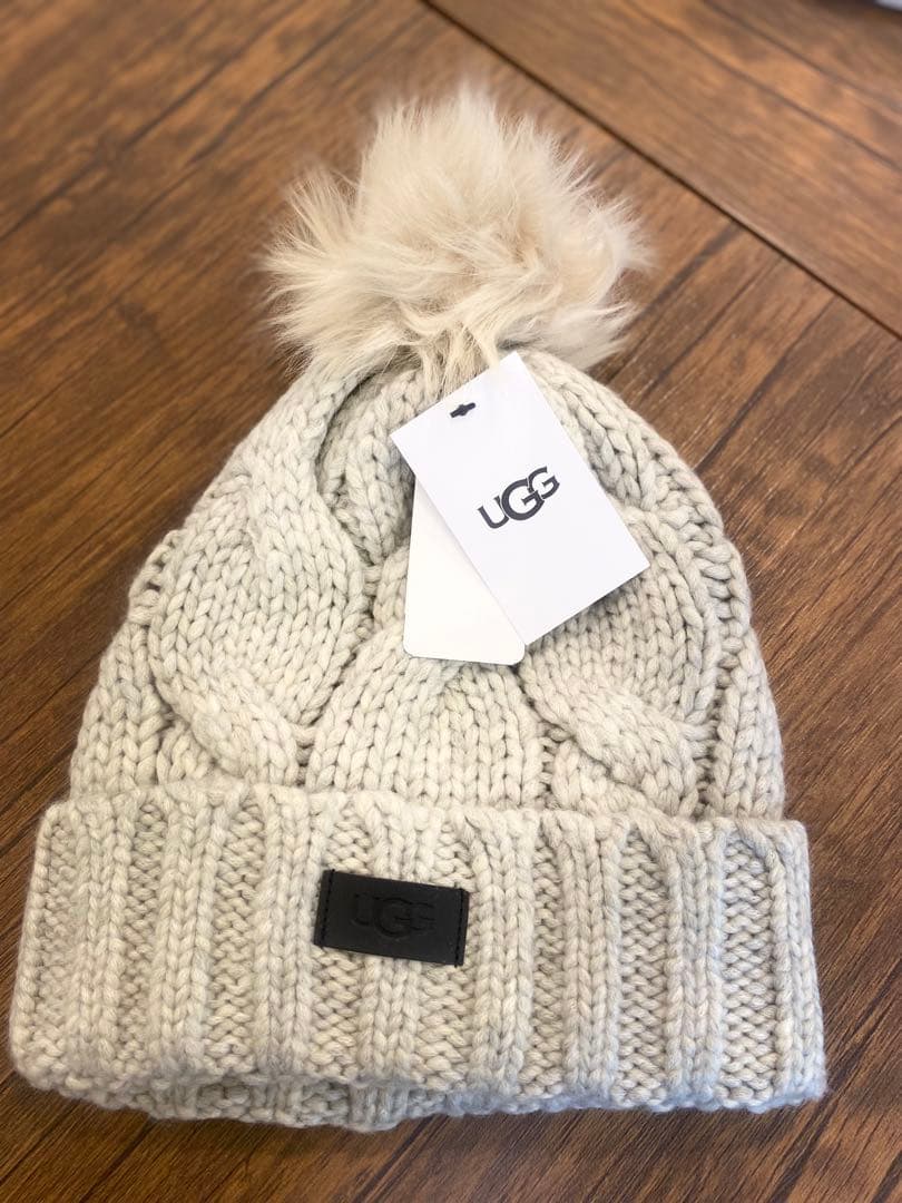 【新品】UGG ニット帽 ケーブルビーニー ポンポン付き ライトグレー O/S