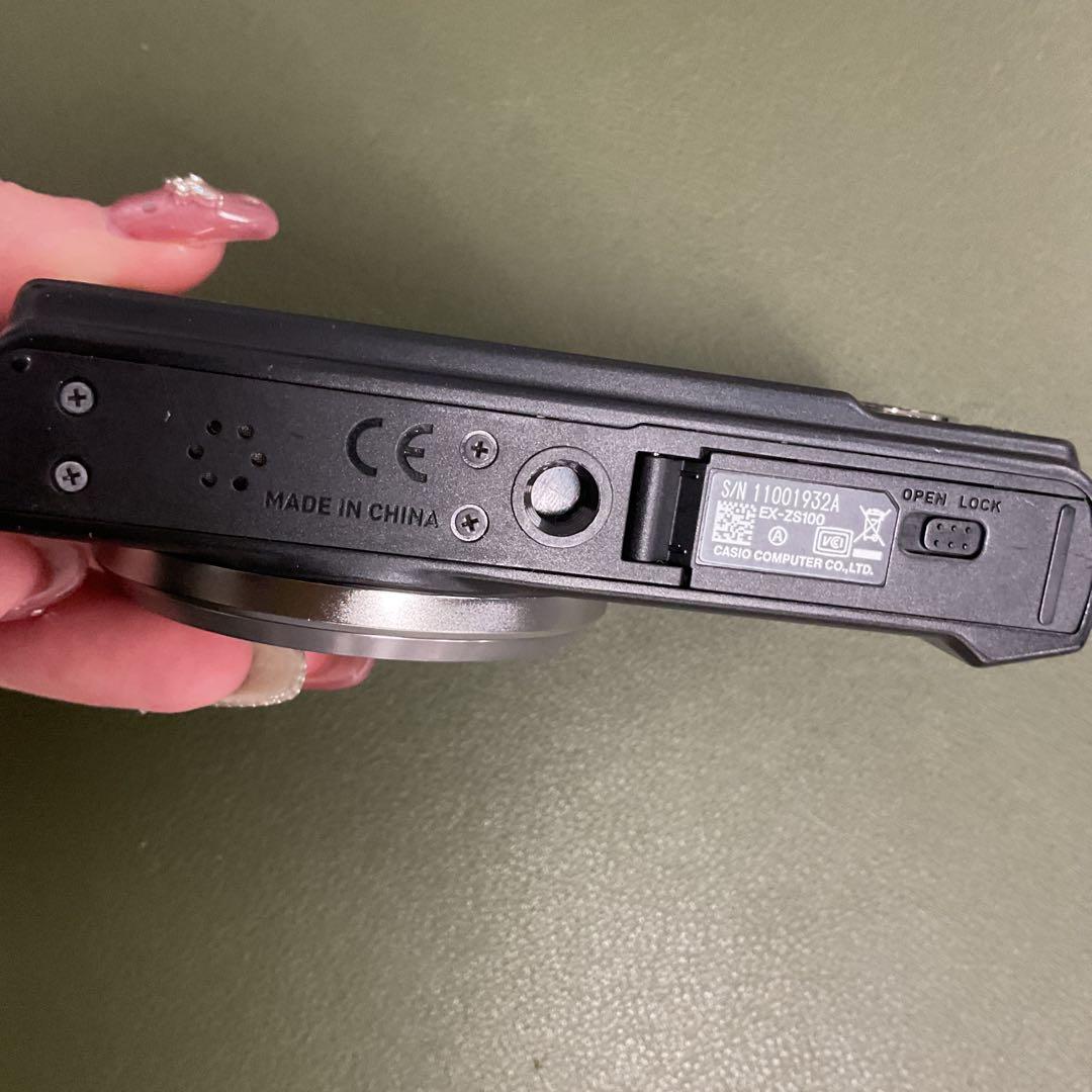 A6832 CASIO EXILIM EX-ZS100 デジタルカメラ