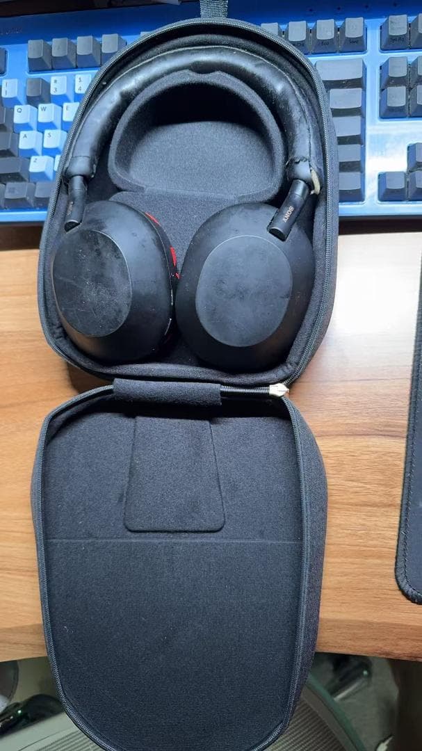 じゅんじゅん　SONY　WH-1000XM5　使えますが全体的に状態が悪い