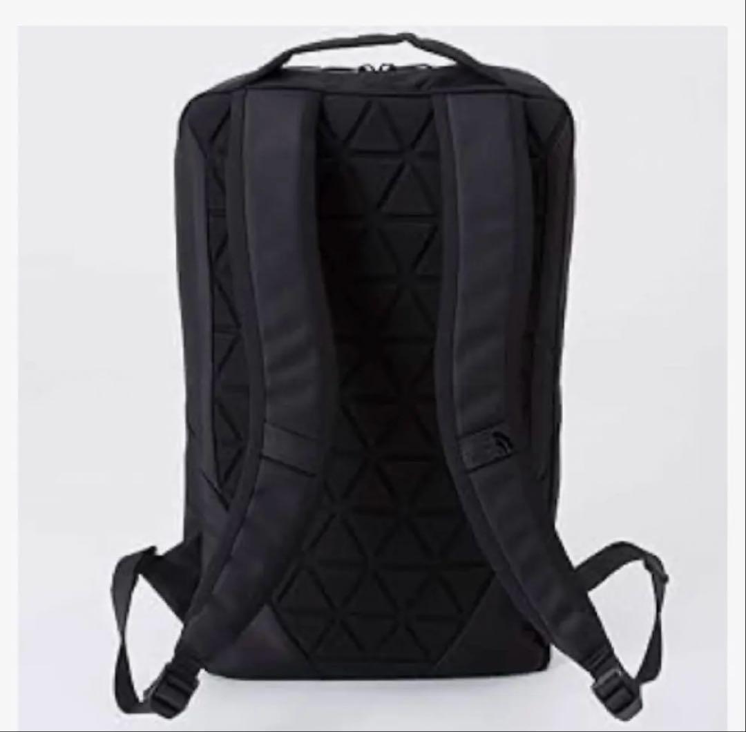 【新品タグ付】ノースフェイスシャトルデイバッグ　24Ｌ