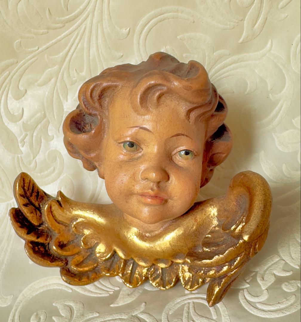 天使セラフィムの彫刻