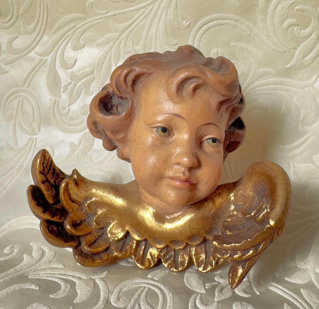 天使セラフィムの彫刻