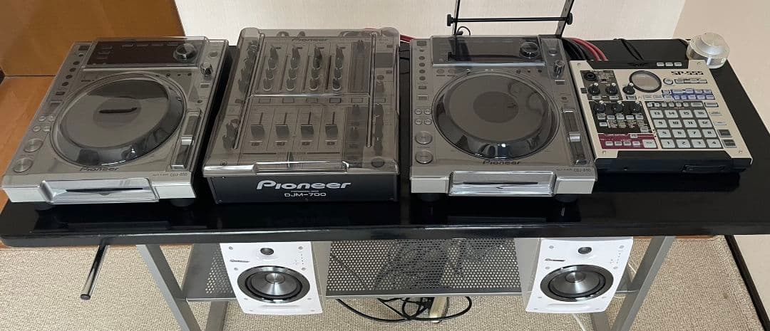 CDJ 2台、ミキサー、スピーカー、サンプラー