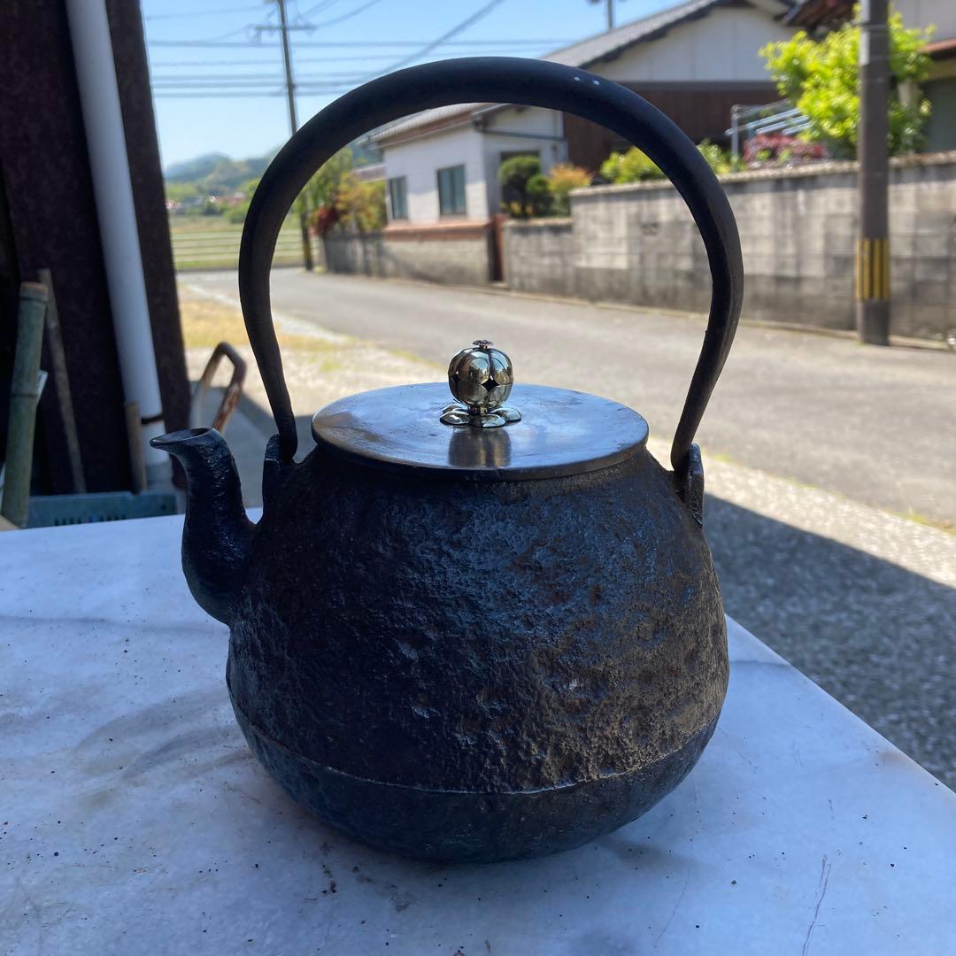 龍文堂梅花銀象嵌入り鉄瓶