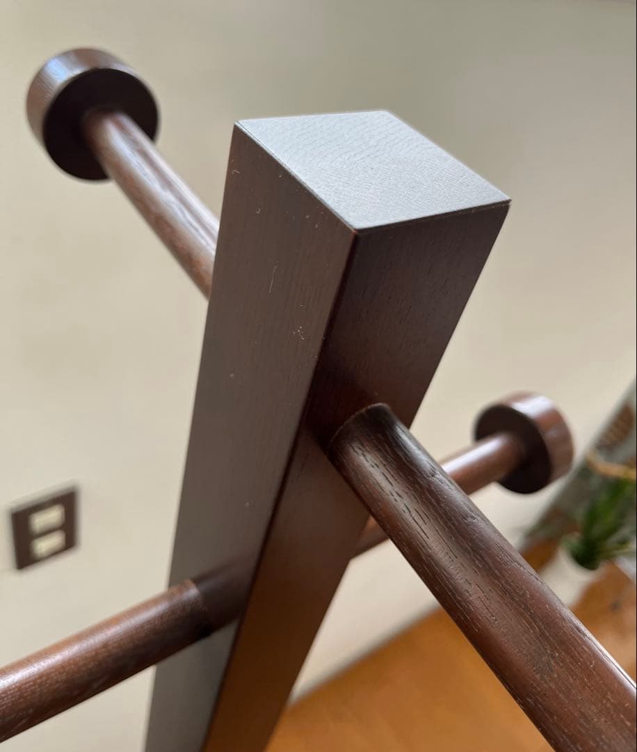 イトーキ　コートハンガー　8.5万　北欧スタイル　ポールハンガー　モダンリビング