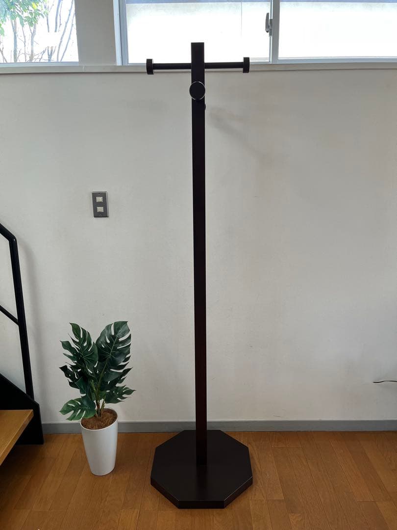 イトーキ　コートハンガー　8.5万　北欧スタイル　ポールハンガー　モダンリビング