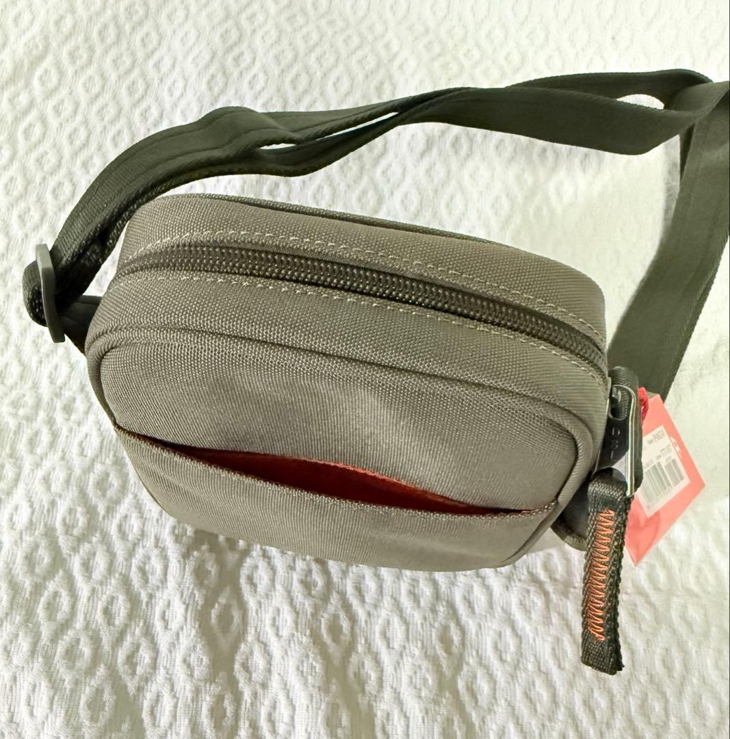 新品タグ付　DIESEL ショルダーバッグ カメラバッグ　カーキグリーン