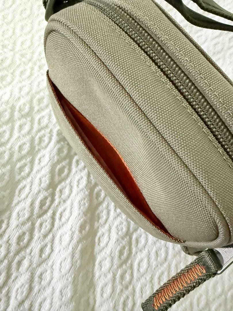 新品タグ付　DIESEL ショルダーバッグ カメラバッグ　カーキグリーン