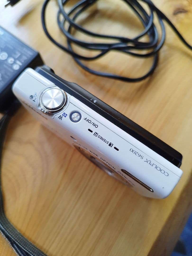 Nikon COOLPIX Ｓ6200 ホワイト　コンパクトデジタルカメラ