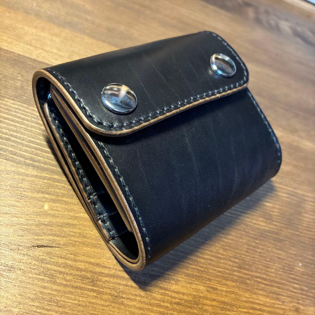 ショートトラッカーウォレット　MARYAM社　ホースバット　丘染めブラック　茶芯