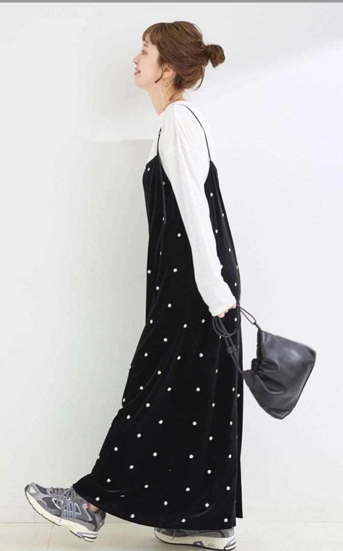 め*ま様 ベーセーストックベロアフラワー刺繍ワンピース