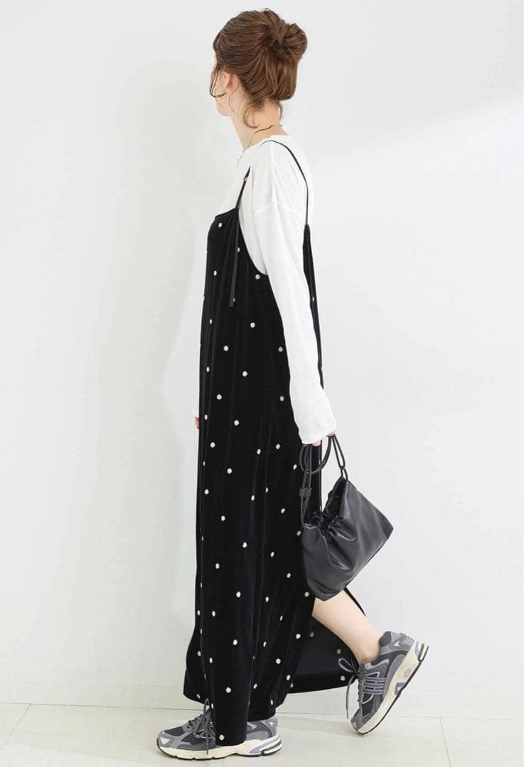 め*ま様 ベーセーストックベロアフラワー刺繍ワンピース