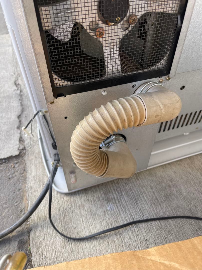 サンポット煙突式床暖対応石油ストーブ品番「UFH‐F70PR4』00年式中古品！