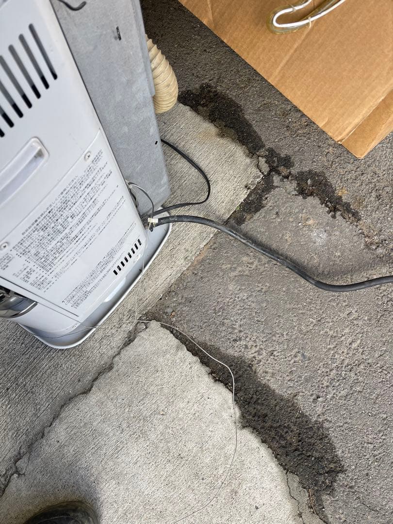 サンポット煙突式床暖対応石油ストーブ品番「UFH‐F70PR4』00年式中古品！