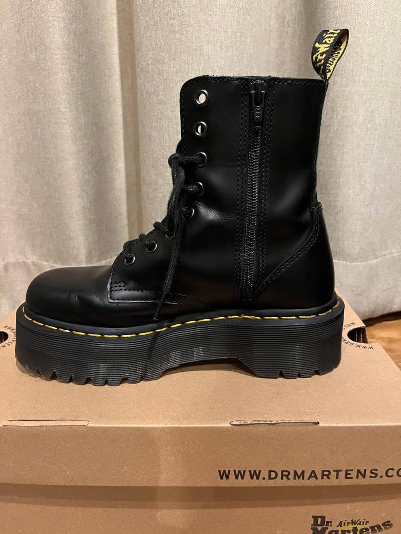 あいら Dr. Martens 厚底ブラックブーツ JADON UK4