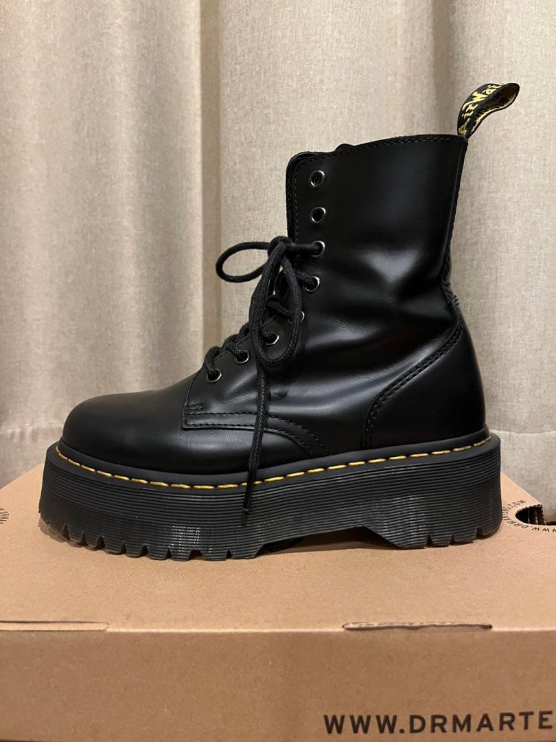 あいら Dr. Martens 厚底ブラックブーツ JADON UK4