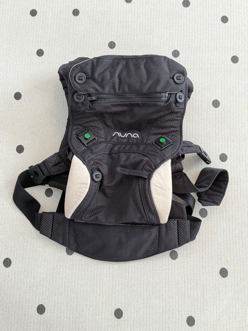 nuna 抱っこ紐　ベビーキャリア カドルクリック ブラック(キャビア)