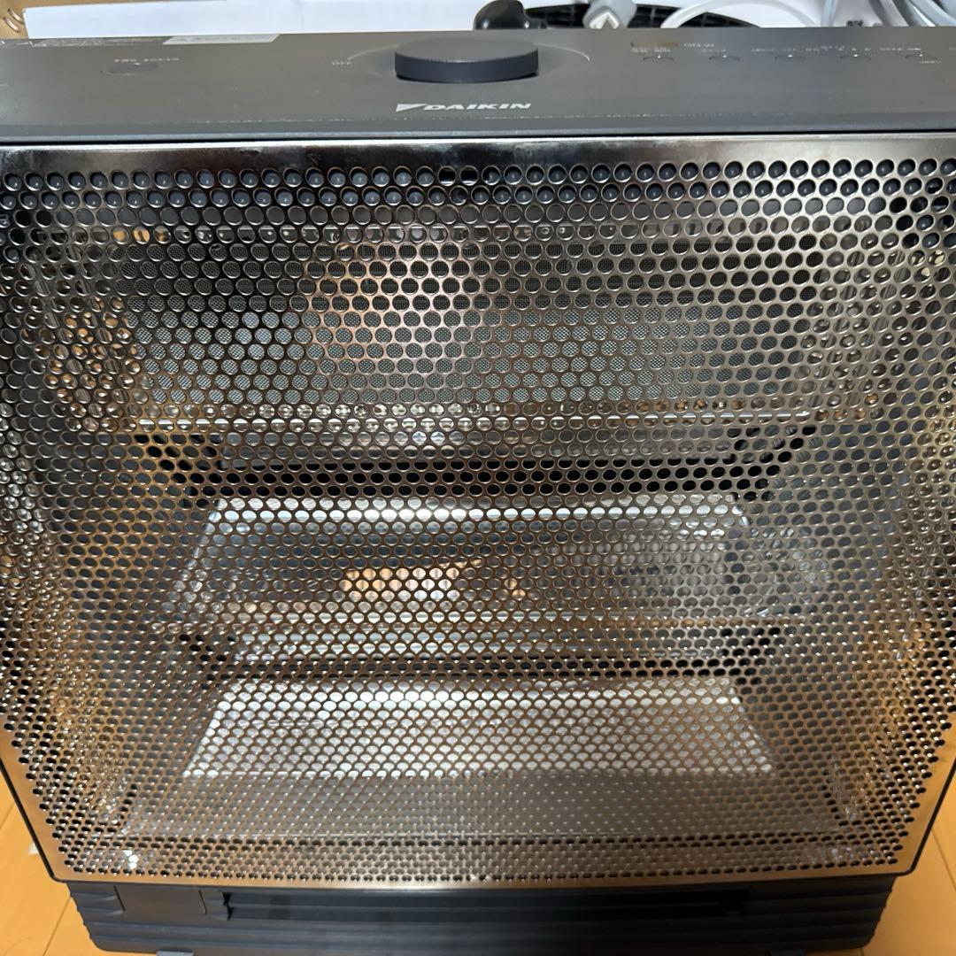 【パパ】ダイキン セラムヒート WRH134AS-H 遠赤外線