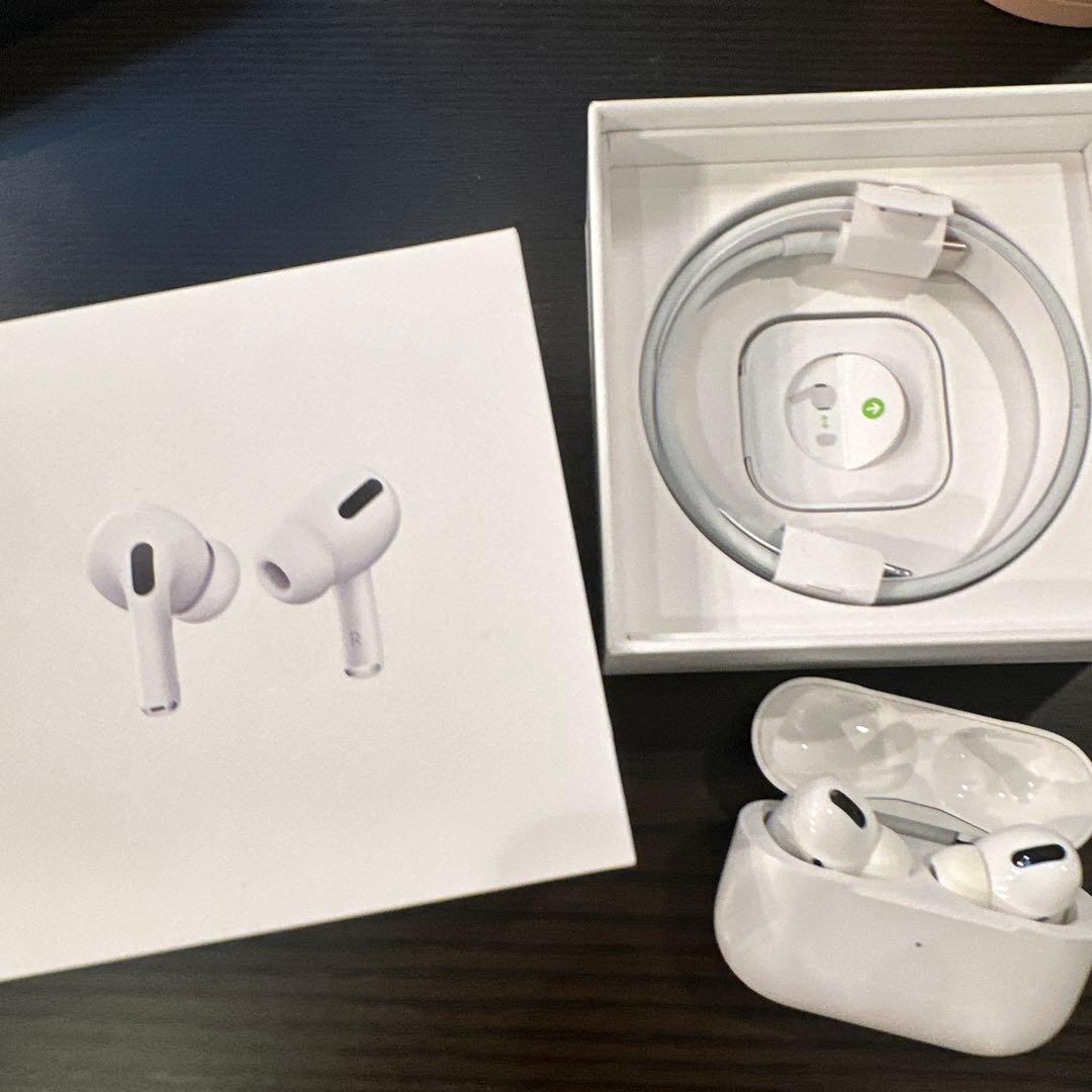 airpods pro 第2世代　Apple純正　Lightningケーブル付き