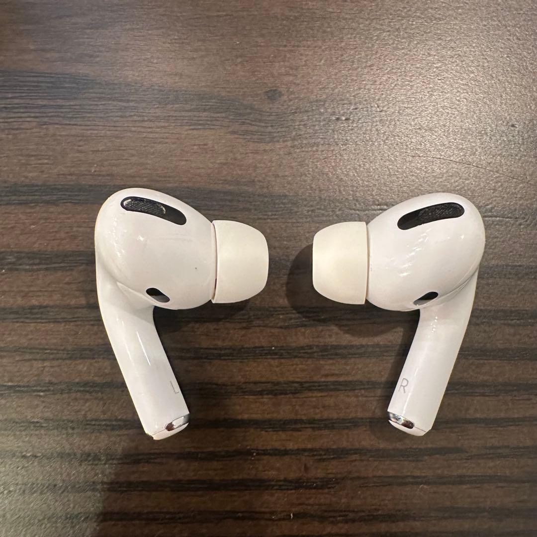 airpods pro 第2世代　Apple純正　Lightningケーブル付き