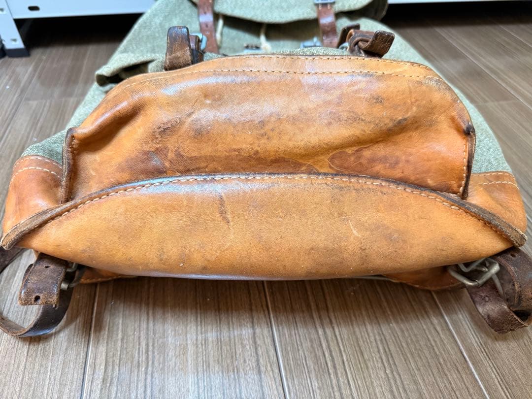 スイス軍 60年代 バックパック ヴィンテージ レザー リュック ミリタリー