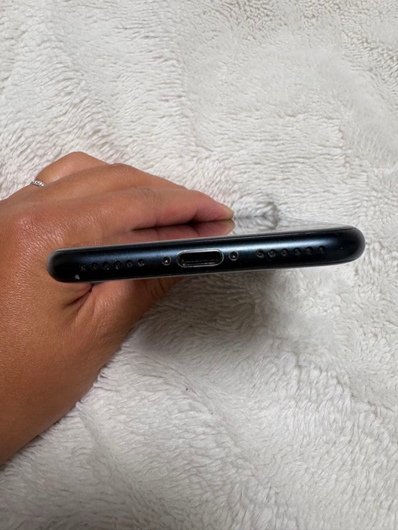 Apple iPhone SE3 ブラック 本体