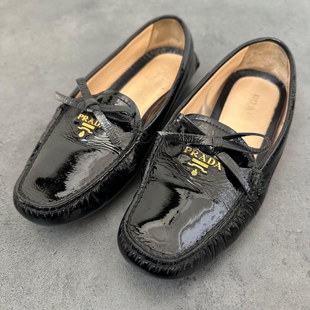 PRADA ドライビングシューズ　ローファー　パテントレザー　ゴールドロゴ金具