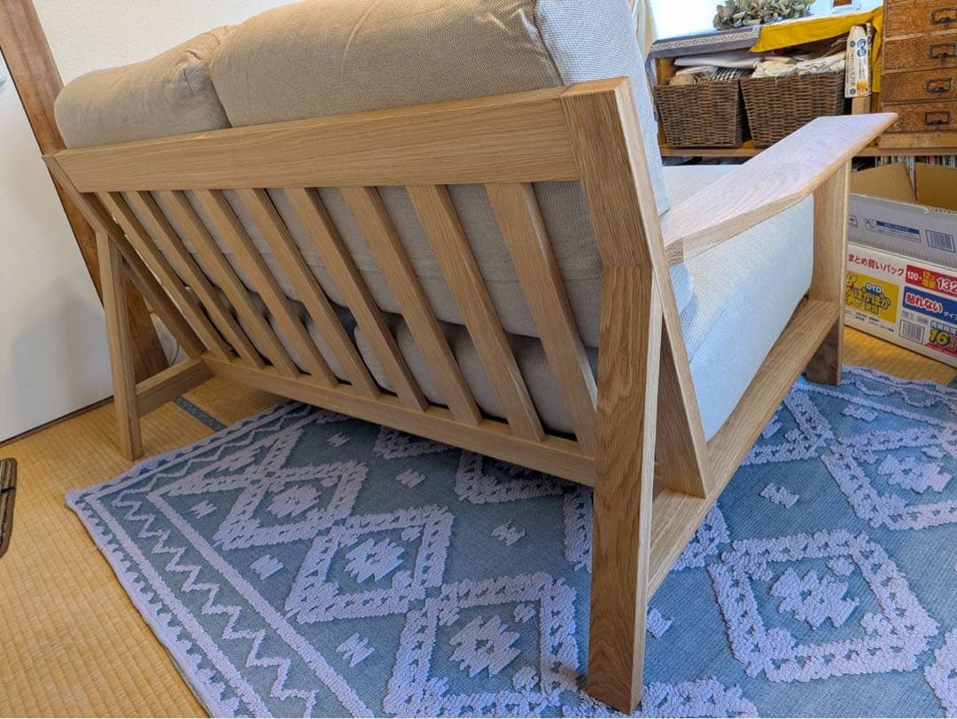 ベージュの布張り2人掛けソファ　無印良品