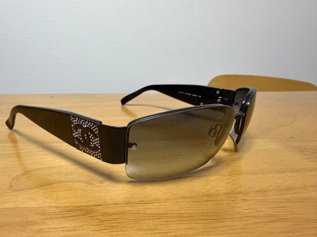 【正規品】CHANEL ブラックグラデーション　サングラス ストーン装飾