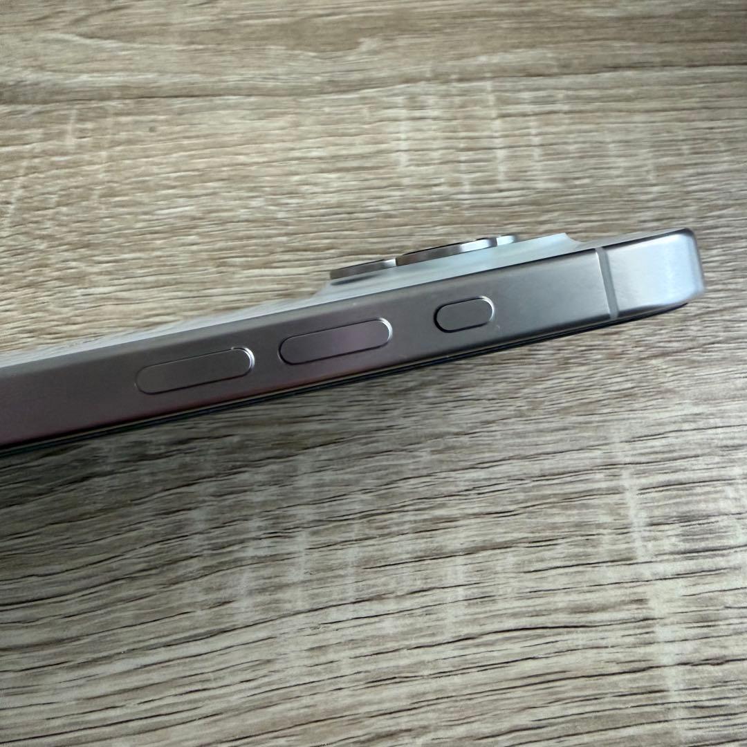 【美品】Apple iPhone 15Pro シルバー