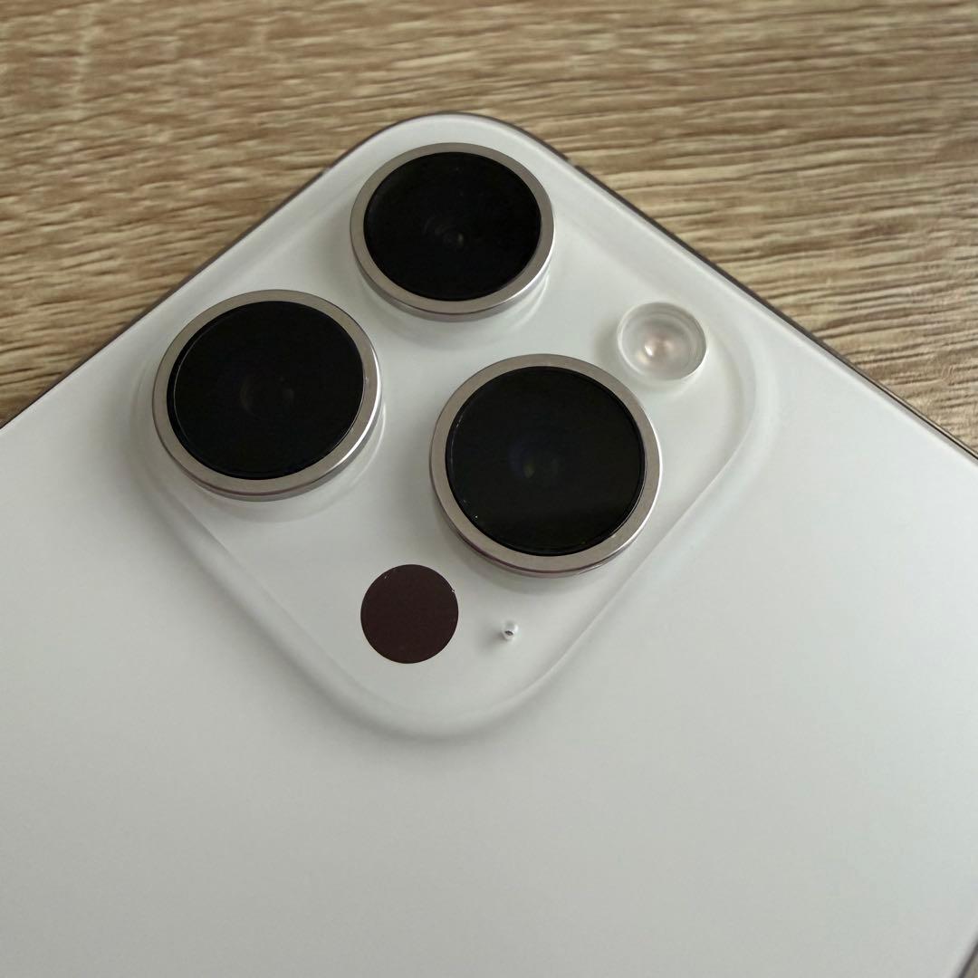 【美品】Apple iPhone 15Pro シルバー